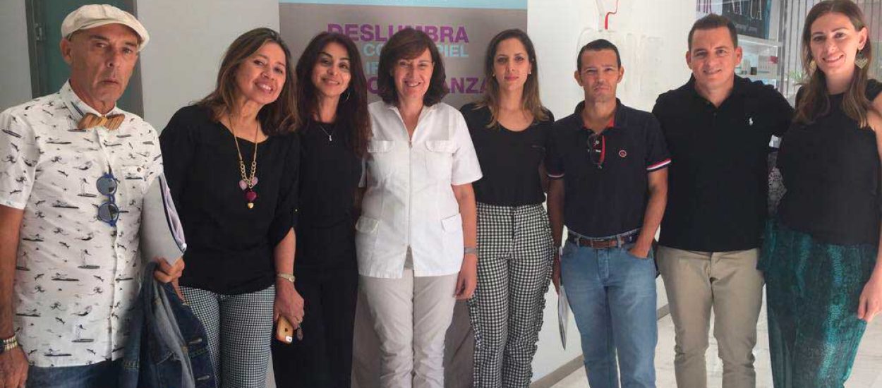 La Dra Villanueva en Canarias con el Dr. Rueda, Dra.Theis, Dra. Violan, Eva León, Dr. Barber, Dr.Martin y Dra. Medina. La Dra Villanueva en Canarias con el Dr. Rueda, Dra.Theis, Dra. Violan, Eva León, Dr. Barber, Dr.Martin y Dra. Medina.