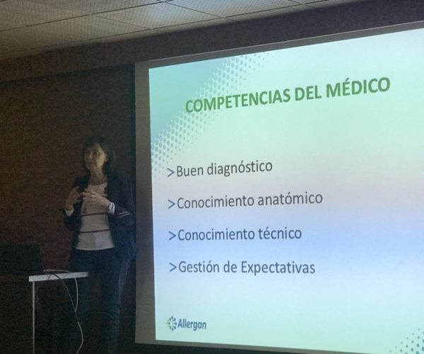 La Dra. Villanueva durante la presentación - Tenerife 2018 La Dra. Villanueva durante la presentación - Tenerife 2018